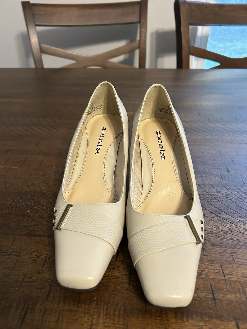 Vintage Naturalizer Women’s White Peau De Soie Low Heel Cream Size 5.5 Pump